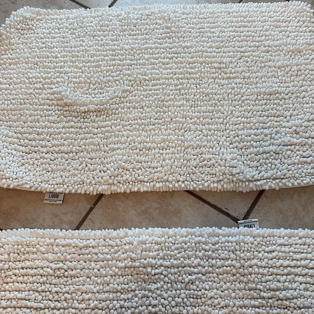 Set of 2 white chenille rugs!
